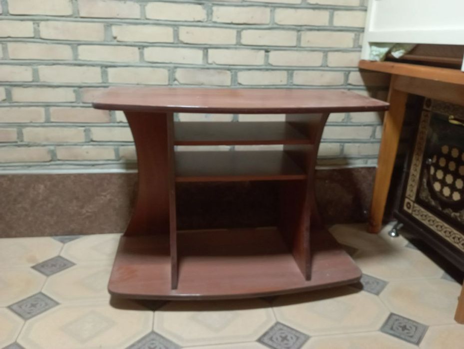 Продаётся подставка для телевизора прочная