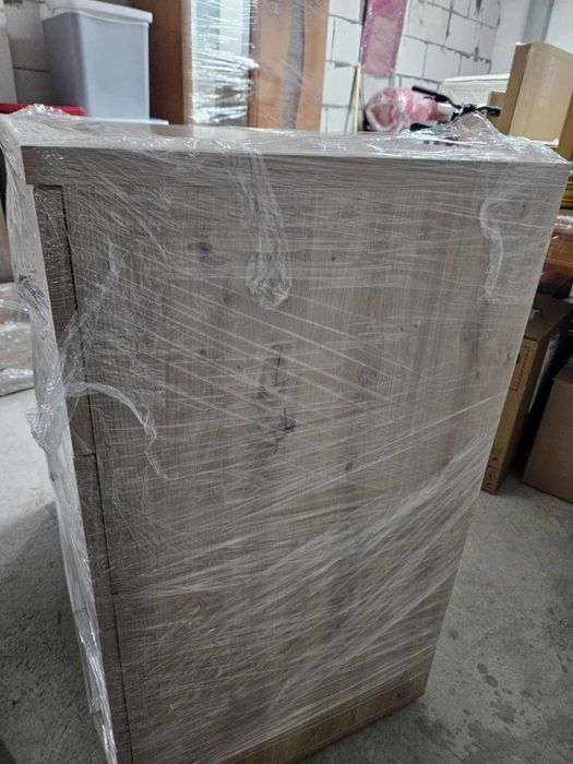 Комод с чекмеджета и врата