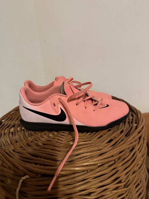 Ghete de fotbal Nike Phantom