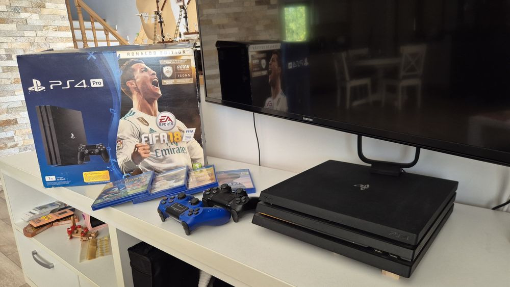 Playstation 4 pro ( Ronaldo edition)