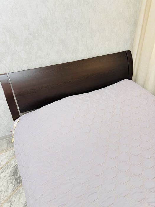 Продам кровать 180*210 с матрасом.