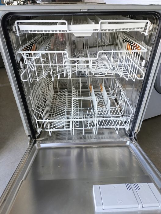 Съдомиялна за вграждане Miele XXL