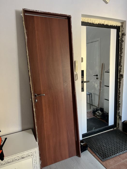 Деревянная дверь