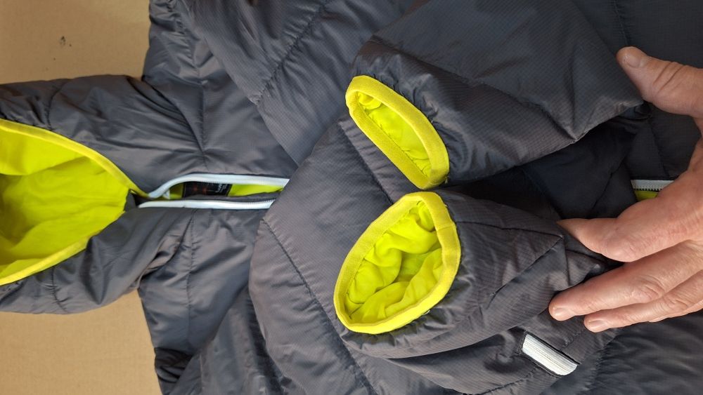 Geacă de schi din puf gros de la Wed'ze mărimea S, potrivit M.