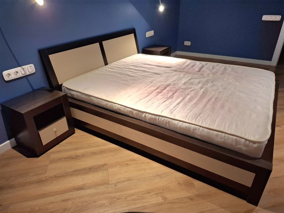 Кровать двухспальная 160см с матрасем, 2 тумбы прикроватная, комод