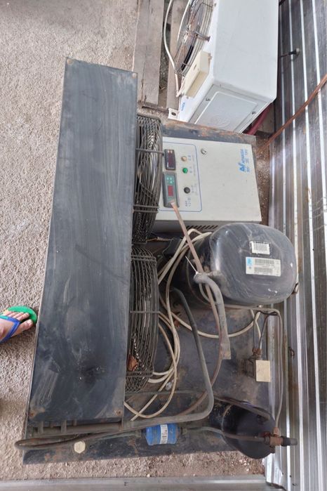 Срочно продам морозильную камеру