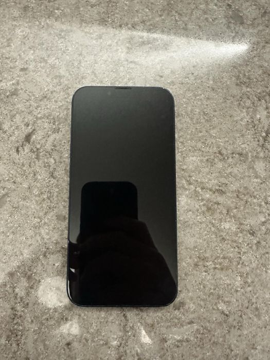 Продавам Iphone 13