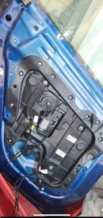 Tesla model Y врата