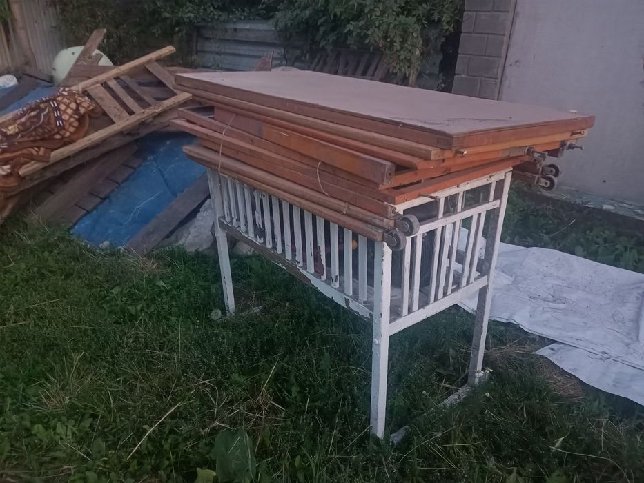 Отдам даром две детские кроватки