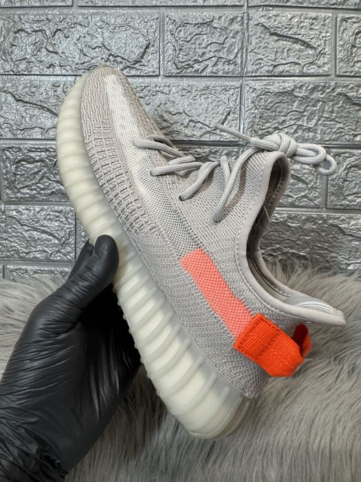 Yeezy 350 v2 Tail Light Pk Premium