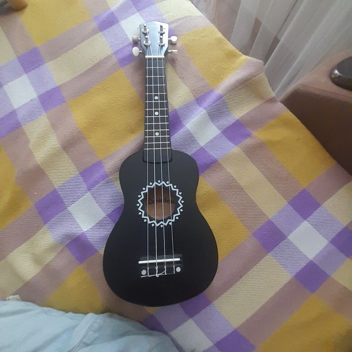 Укулеле Левинсон в отличном состоянии есть торговля писать в ватсап