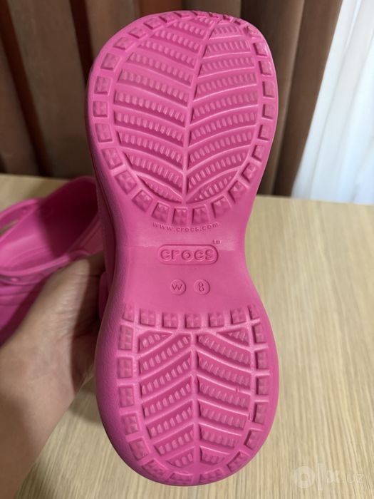 Продаю Crocs розовые