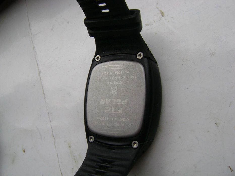 Продавам 5 броя кварцови часовника Casio,Polar,OVO