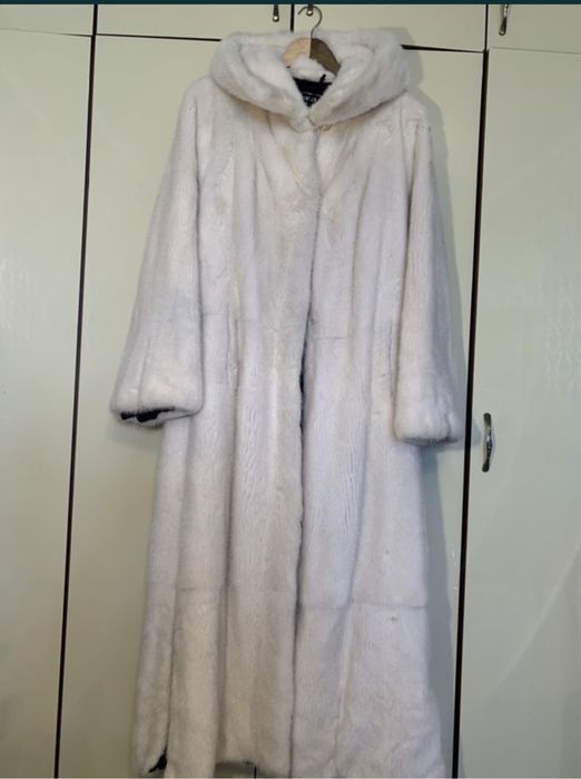 Белая норковая шуба