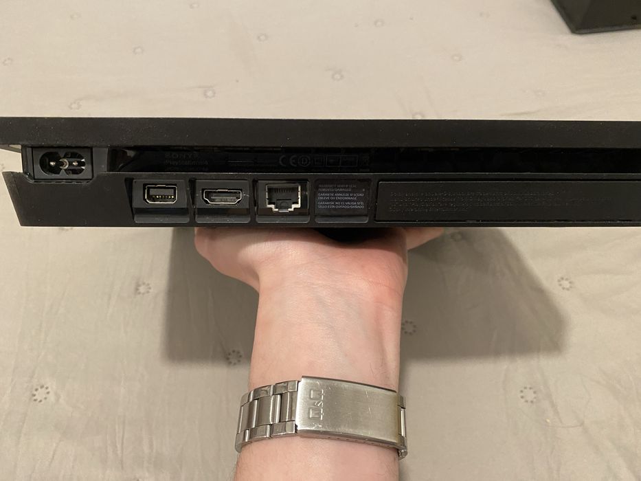 PS4 с два контролера!