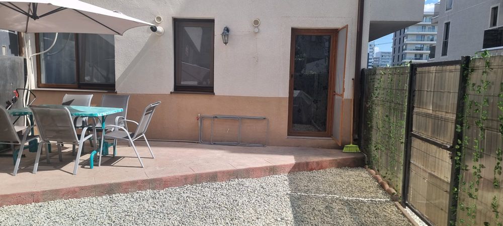 Apartament la parter cu gradina