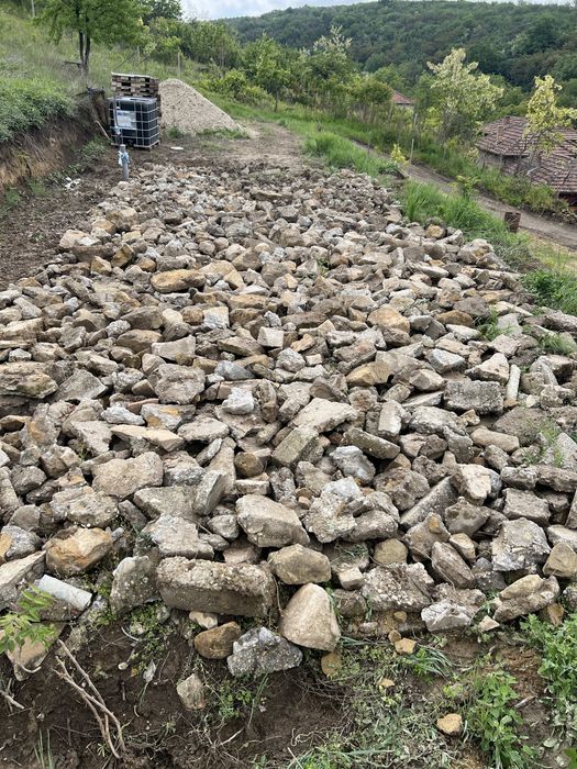 Празно дворно място