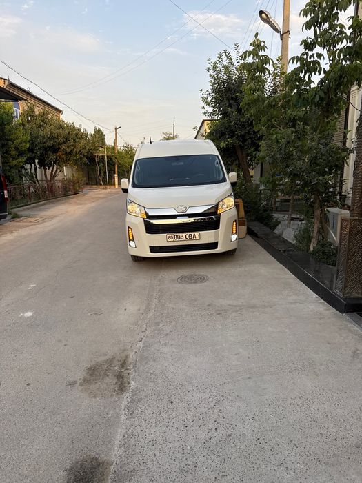 Микроавтобус Тойота Хайс H300