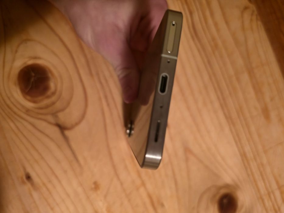 Samsung a56 5g 256 GB 8 GB ram are folie pusă ofer și 2 huse și cutie