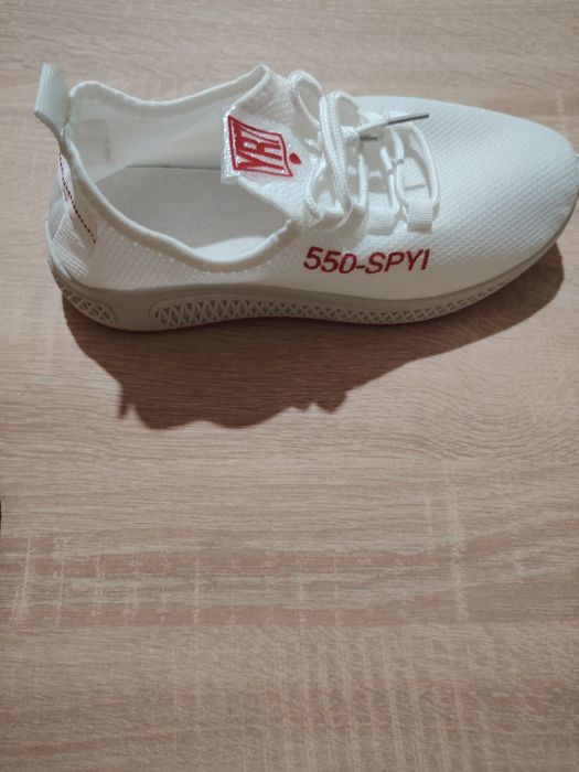 Pantofi sport albi tip slip-on,design modern.Marimi 37,38,39