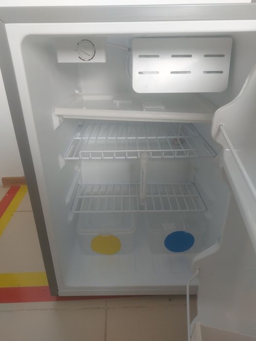 Мини холодильник бирюса. Морозильник сверху