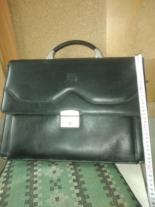 Продам кожаный портфель