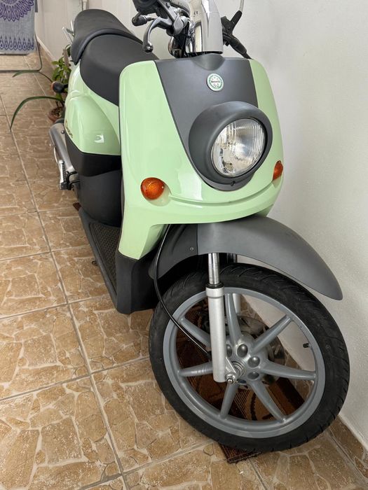 Vand scuter retro -benelli pepe 9000 km impecabil