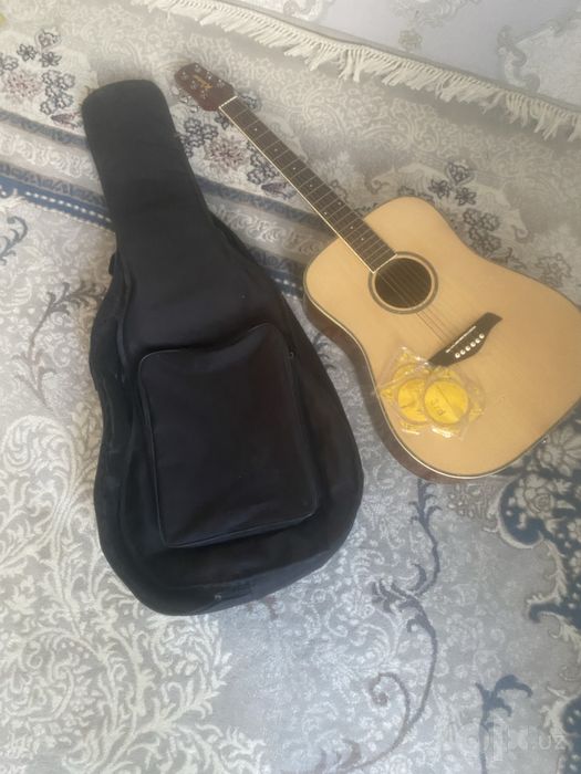 Gitara sotiladi yangi narxi 3mln sum