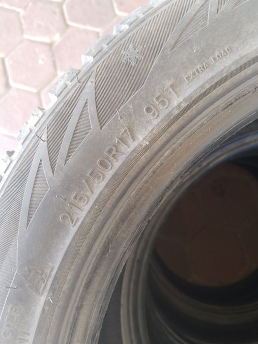 Продам зимние шины  r17 215/50