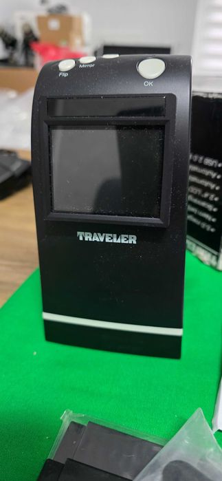Scanner filme foto 35mm și diapozitive Traveler TV 6600 (5 MP / 1800 DPI)