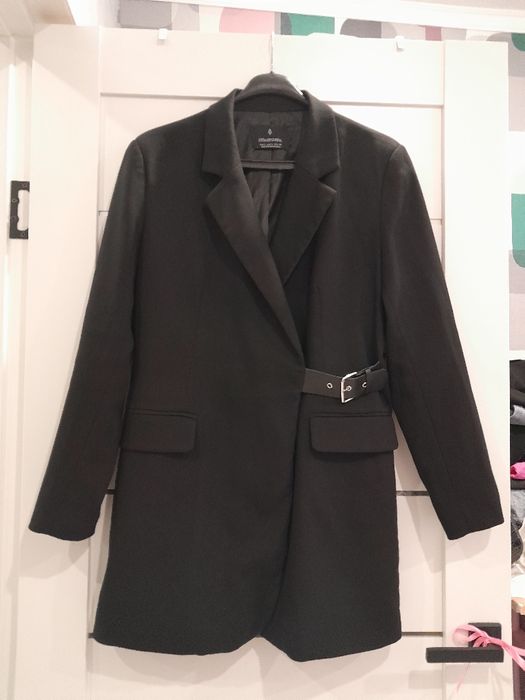 Черные пиджаки и костюм