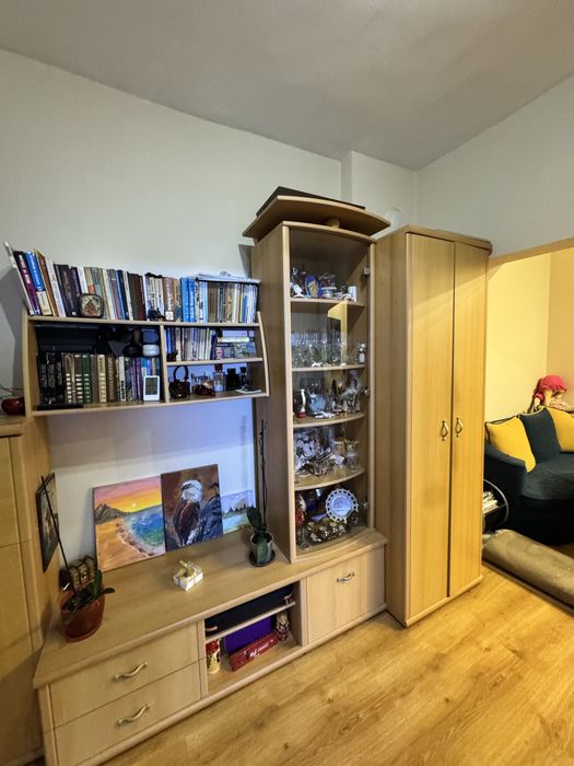 Секция с двукрилен гардероб и скрин