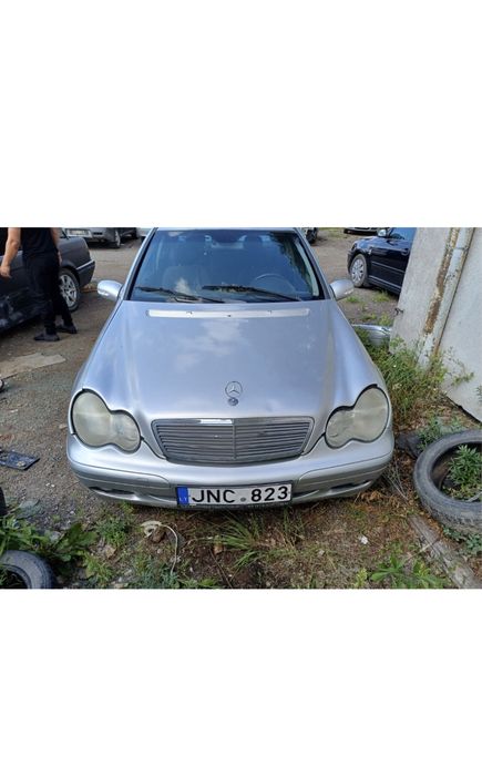 Запчасти на w203 мерседес.