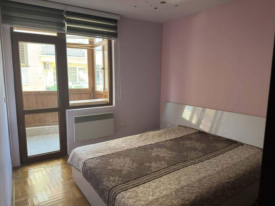 Дава се под наем Двустаен апартамент в Бургас, Център - 68 кв.м за 498.27 € - Снимка #2