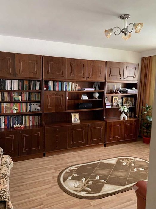 Apartament decomandat  de vânzare + boxă spațioasă, lângă școala Daniela Cuciuc