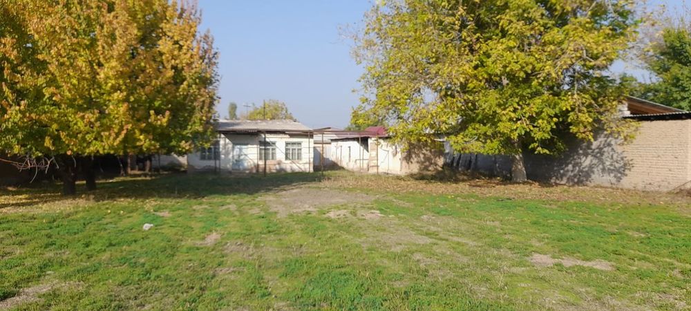 Ховли сотилади эскирок уйи гаражи бн