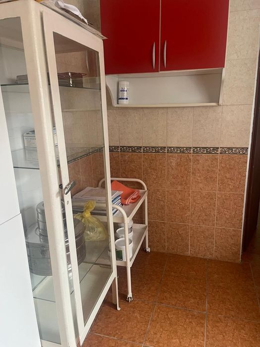 Медецинский шкафчик и коляску(столик)