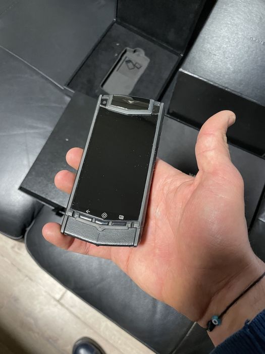 Продавам телефон VERTU Ti Smartphone Android