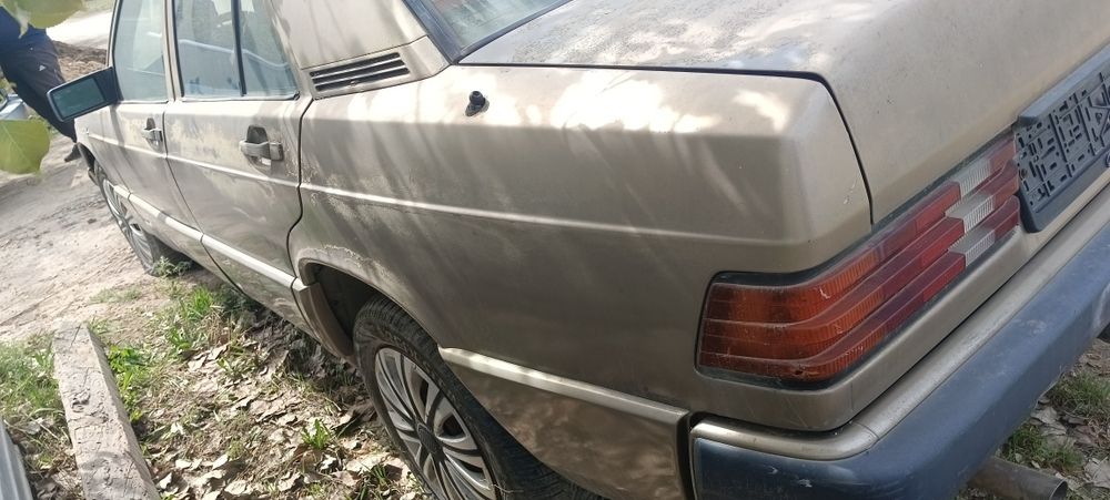 Продам Мерс 190.  88го года.
