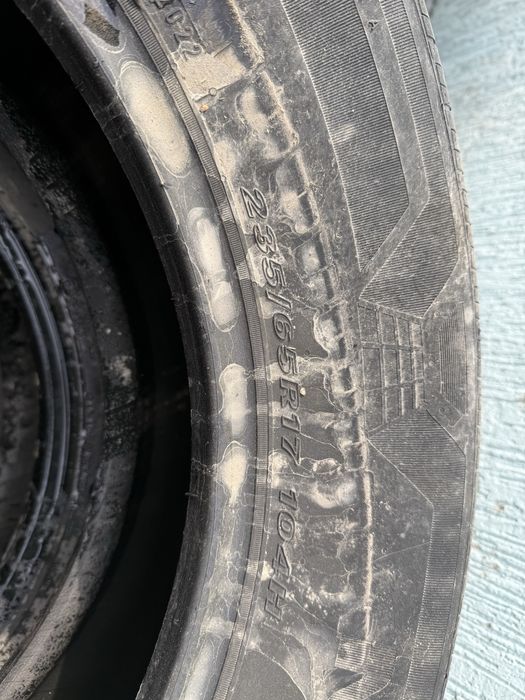 Продаю шины235 на 65 р17