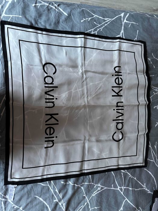 копринен шал Calvin Klein