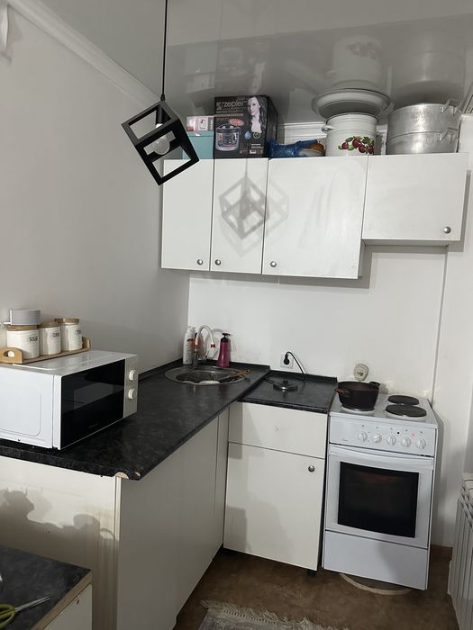 Прдам кухонный гарнитур с обеденным столом