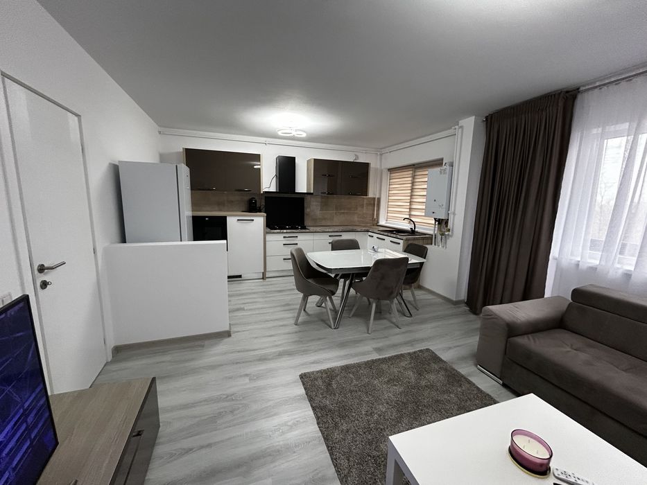 Inchiriez apartament 3 camere 2 bai si loc parcare + terasa