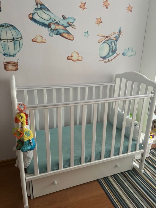 Детская кроватка Алита 4 с комодом и маятником