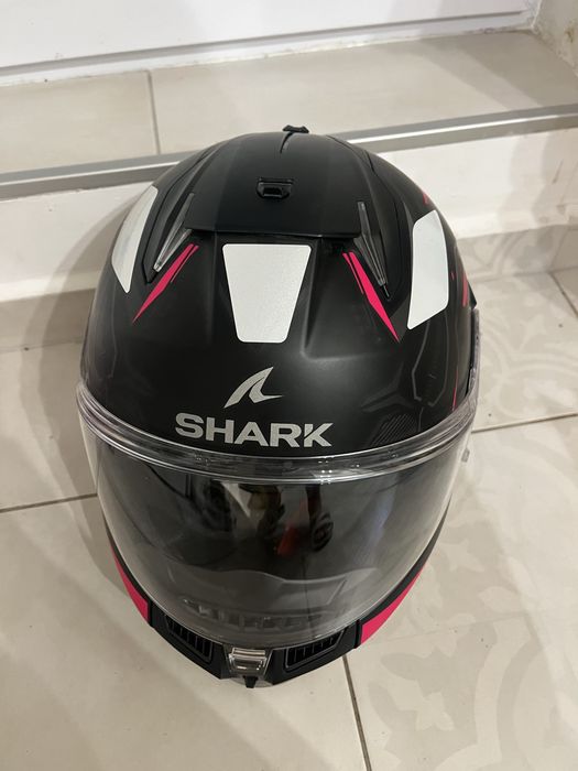 Чисто нова каска shark