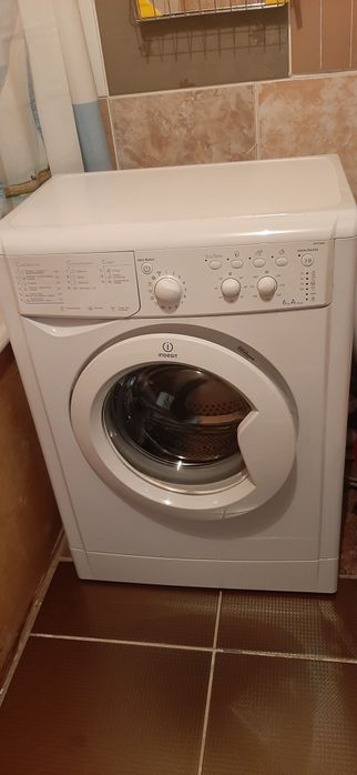Продам стиральную машинку Indesit