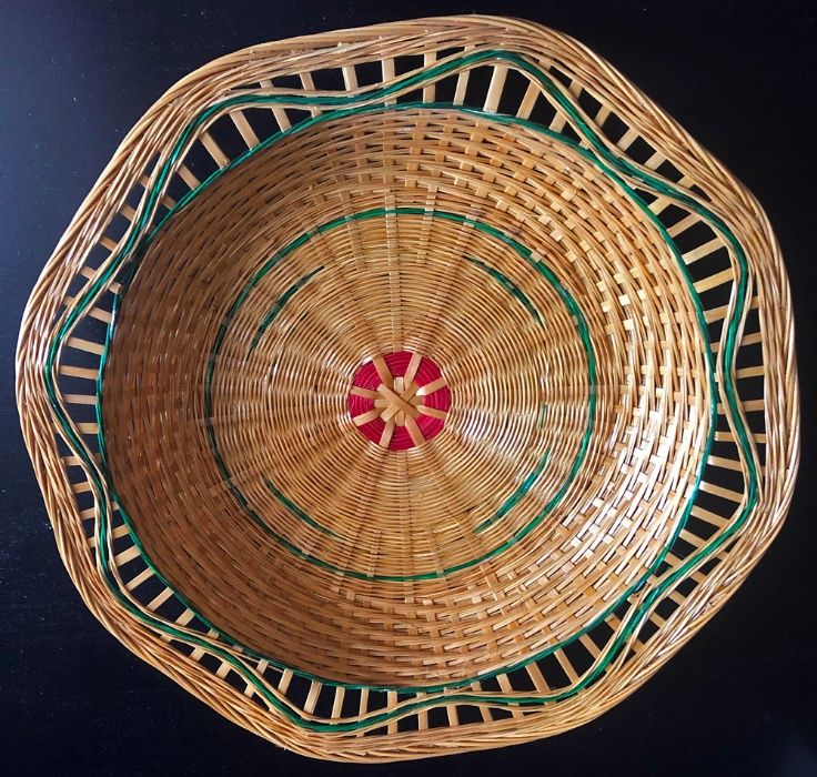 Продавам ръчно изработен декоративен панер, плетен панер и поставка