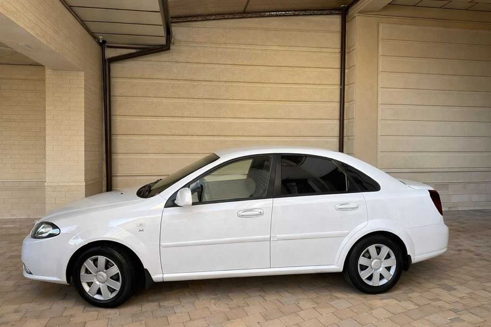 Продается (насия) идеальная Lacetti 2018 года  c малым пробегом