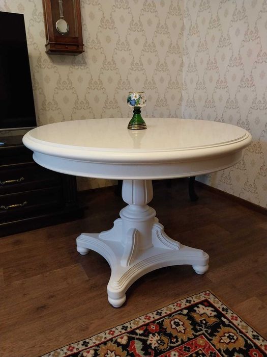 Столы круглые, ручной работы.