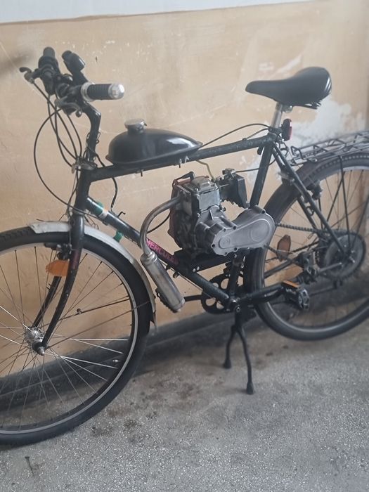 Bicicleta cu motor 4 timpi